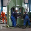 Working with 4000t hydraulic press